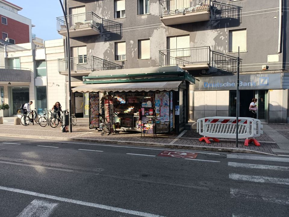 L'edicola in Viale G. Marconi 264 a Pescara, vista dalla strada